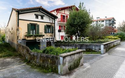 Vista exterior de Casa o xalet en venda en Hondarribia amb Calefacció, Jardí privat i Terrassa