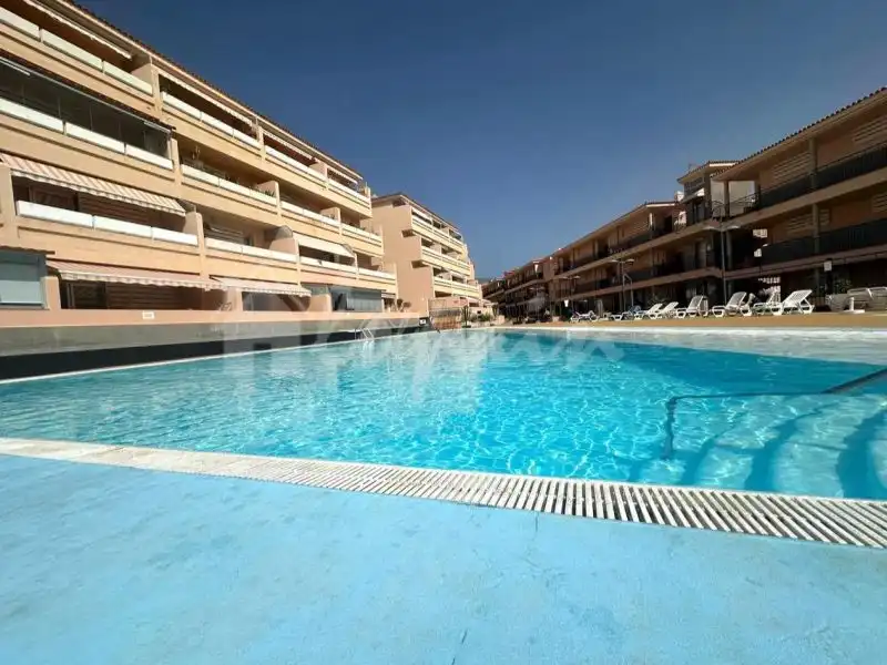 Piscina de Apartament en venda en Arona