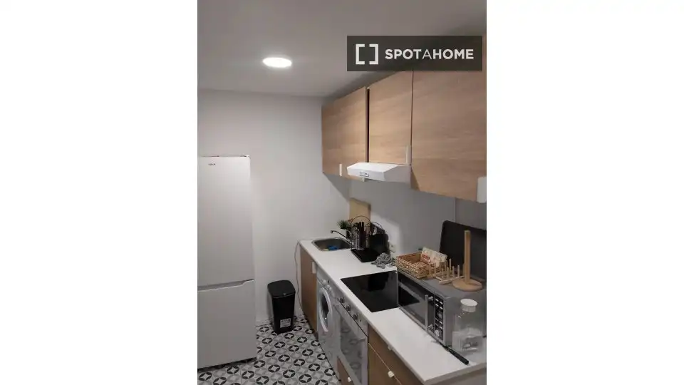 Kitchen of Flat for share in Madrid  with Air Conditioner, Heating and Furnished