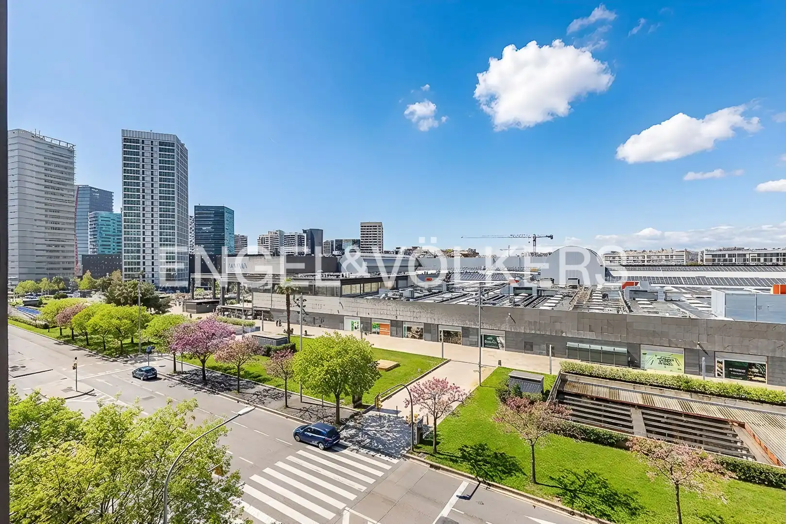 Vista exterior de Piso en venta en L'Hospitalet de Llobregat con Aire acondicionado, Calefacción y Trastero