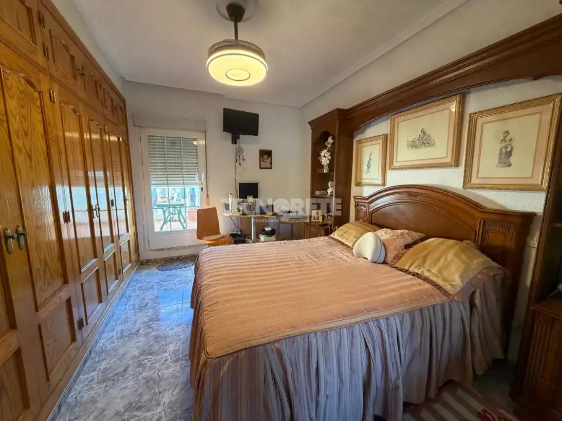 Casa aparellada amb terrassa en venda a C. la Virgen, imagen 10