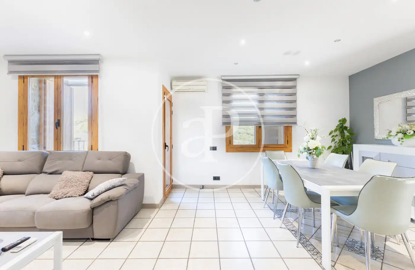 Sala d'estar de Casa o xalet en venda en Castellar del Vallès amb Aire condicionat, Calefacció i Jardí privat