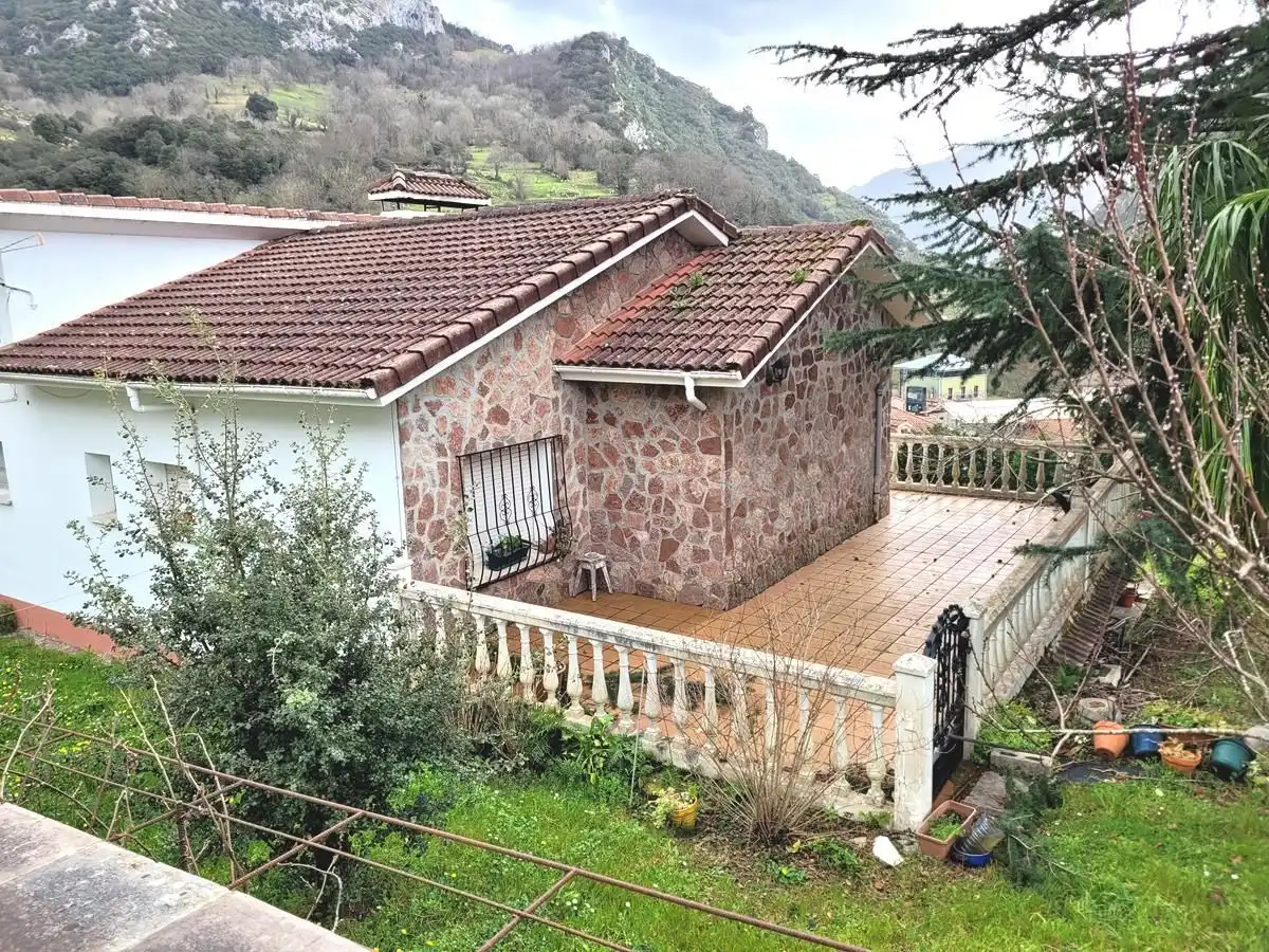 Casa amb jardí en venda a Cabrales, imagen 4