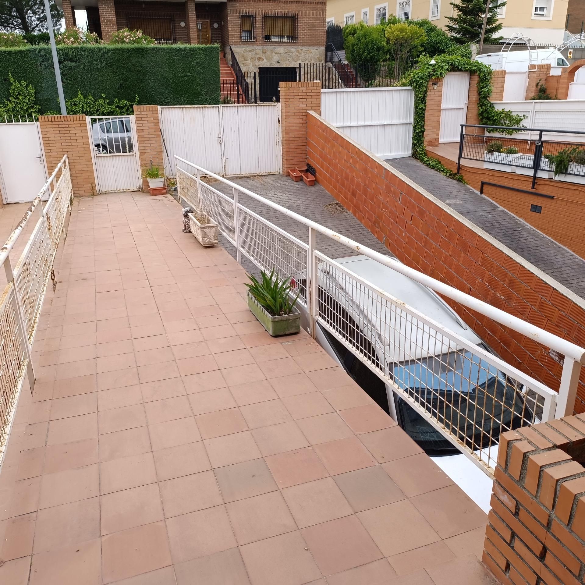 Terrassa de Casa adosada en venda en Móstoles amb Calefacció, Jardí privat i Terrassa