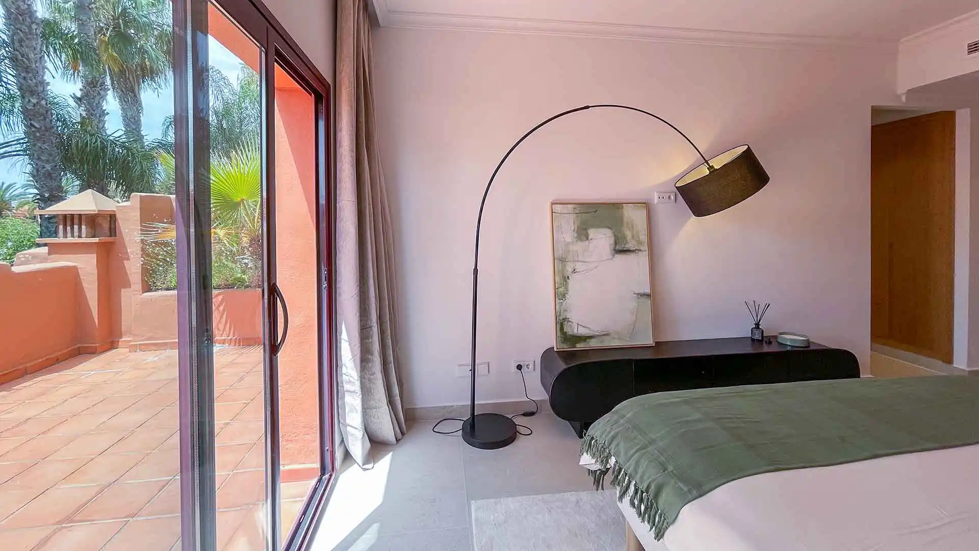 Dormitori de Casa adosada de lloguer en Marbella amb Aire condicionat, Terrassa i Traster