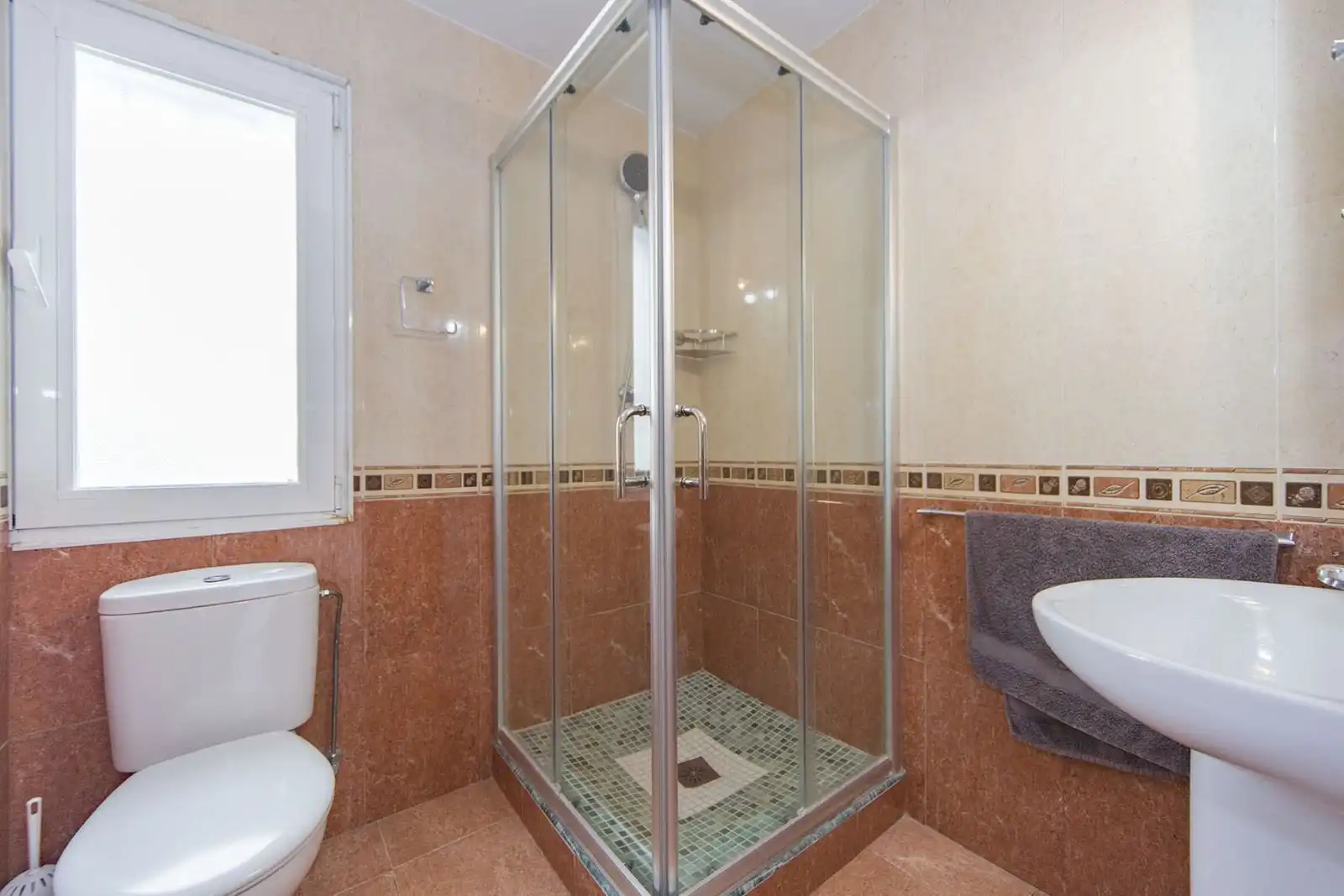 Bathroom of Houses for sale in Calpe / Calp  with Air Conditioner, Heating and Private garden