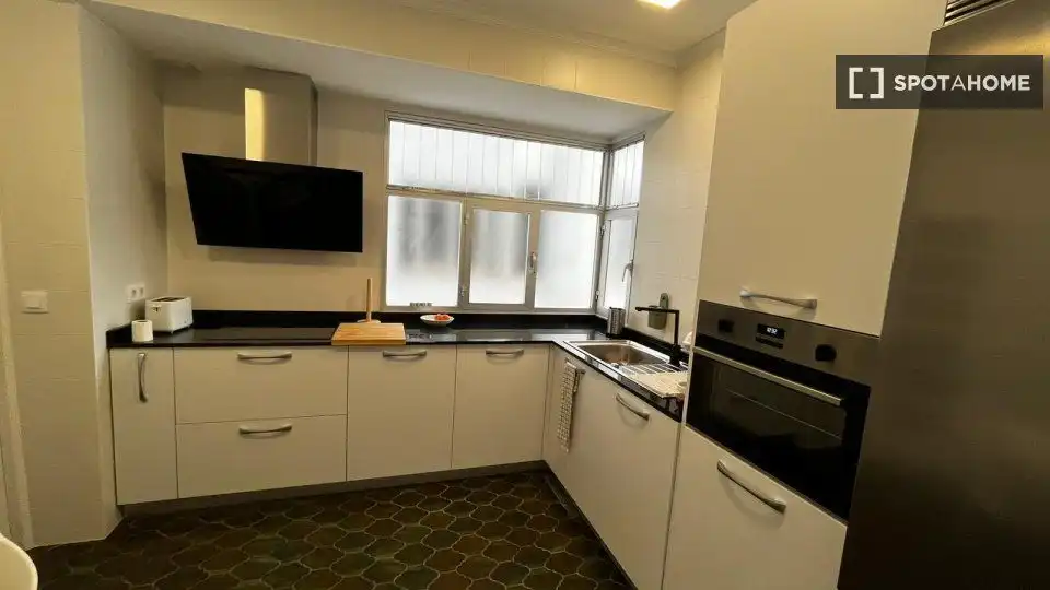 Kitchen of Flat for share in Bilbao   with Air Conditioner and Terrace