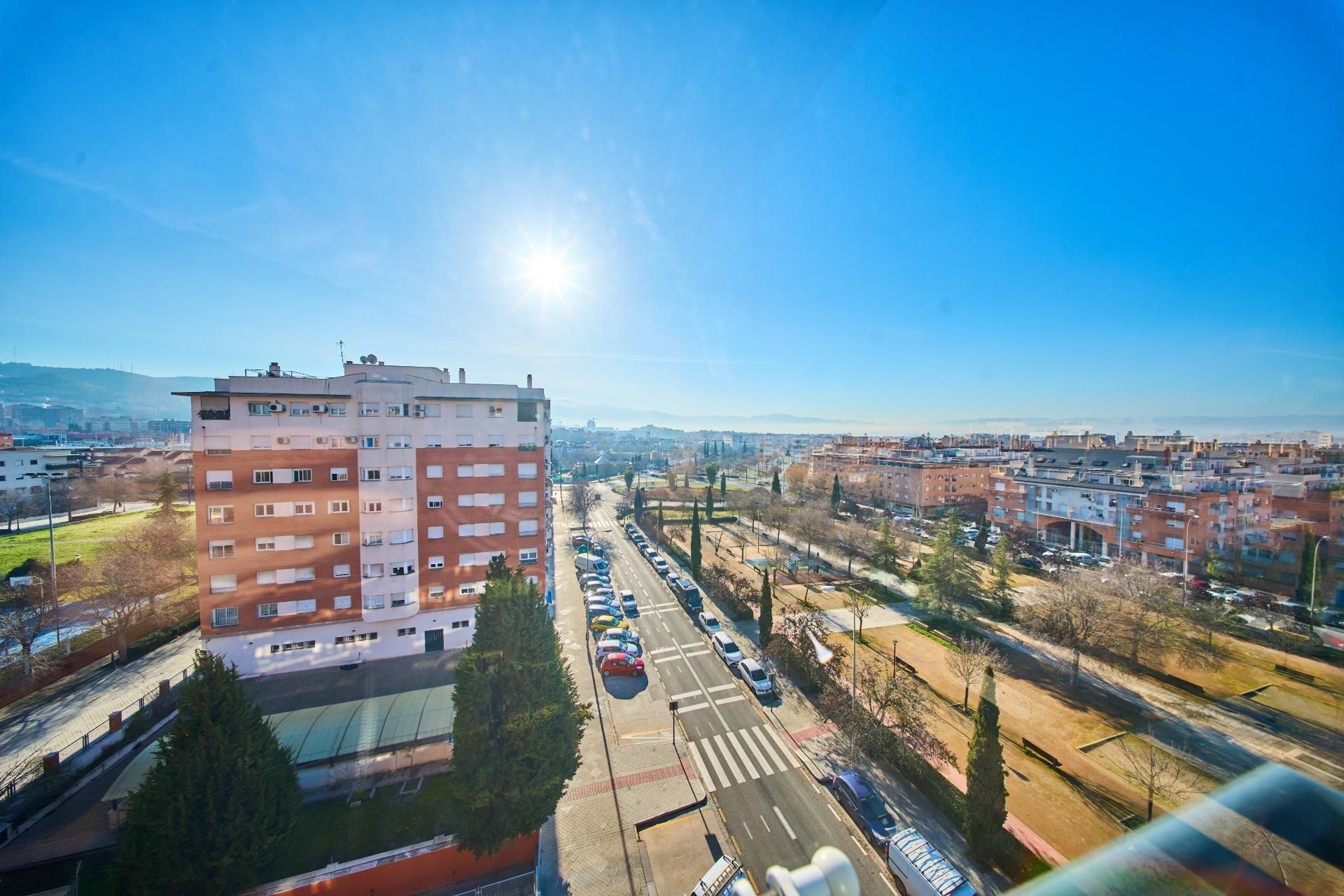 Vista exterior de Pis en venda en  Granada Capital amb Aire condicionat, Calefacció i Jardí privat
