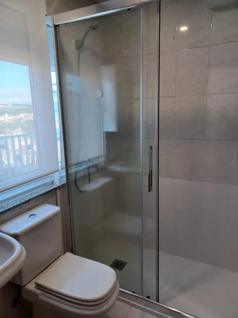 Badezimmer von Wohnung zur Miete in Santiago de Compostela  mit Heizung, Terrasse und Möbliert