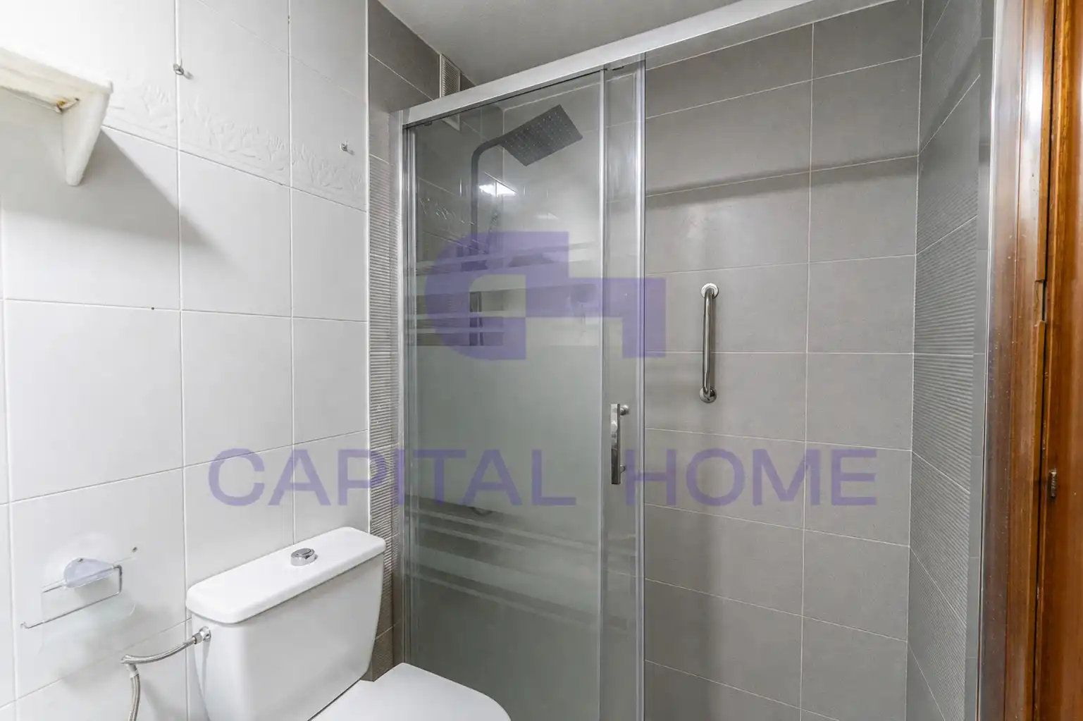 Baño de Piso en venta en Fuenlabrada con Terraza, Amueblado y Horno