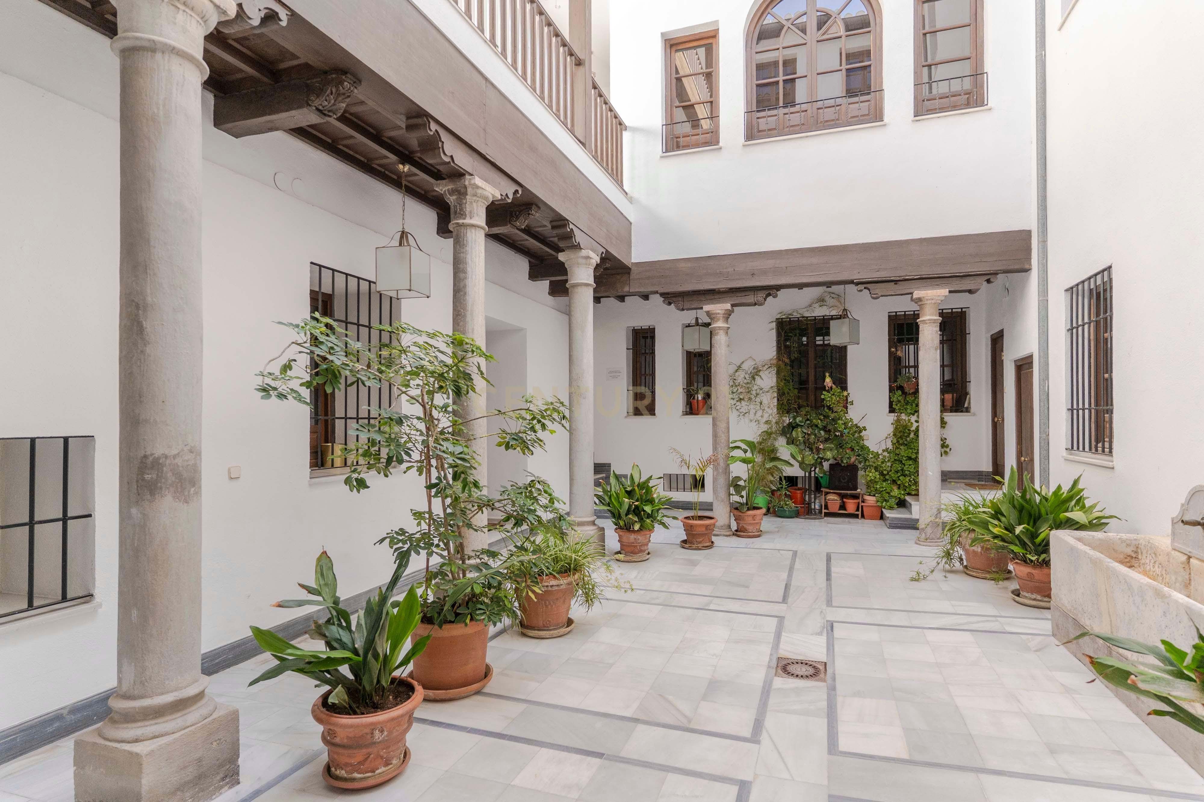 Flat for sale in  Granada Capital  with Air Conditioner