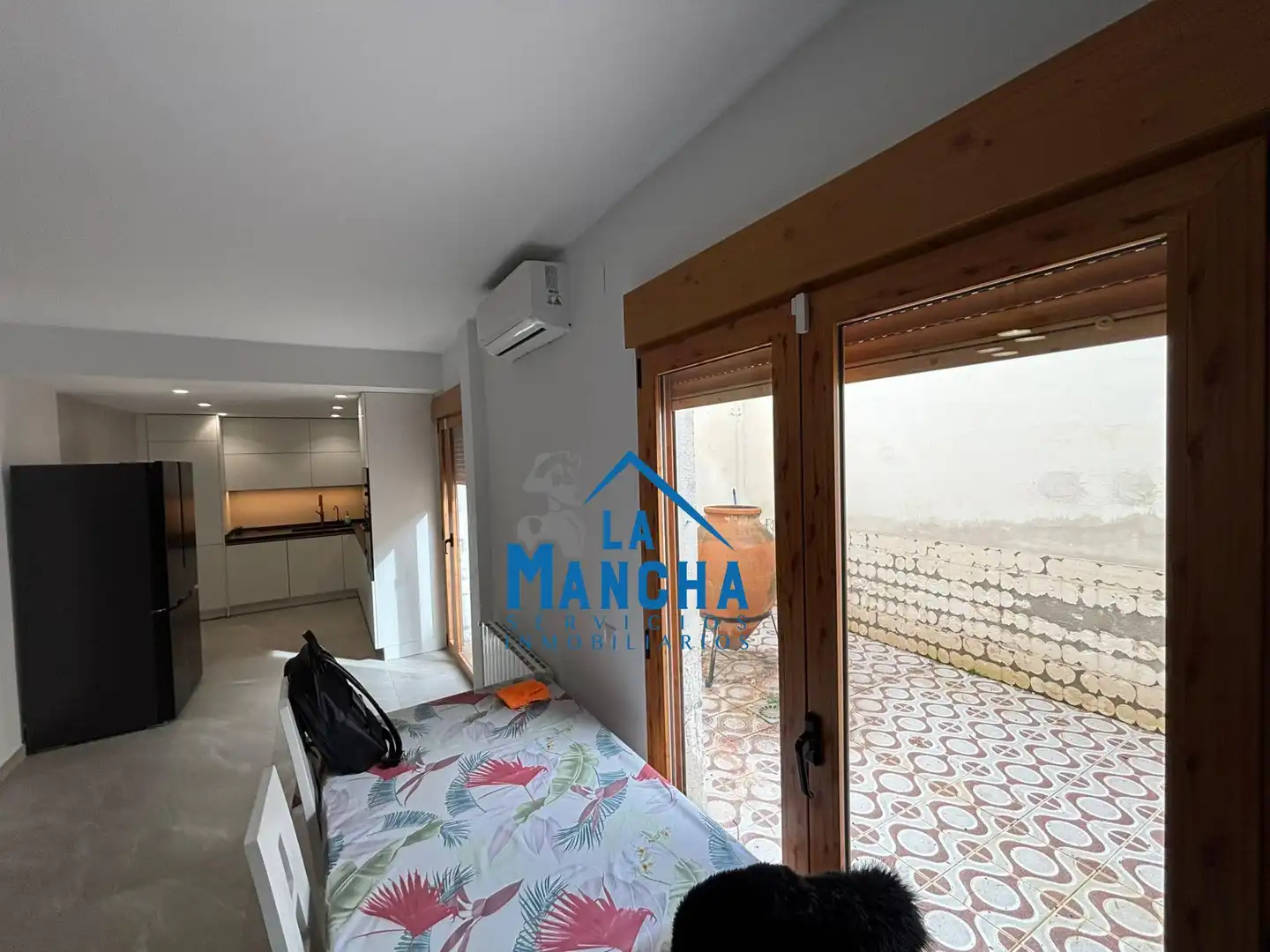 Vista exterior de Casa o xalet en venda en La Gineta amb Aire condicionat, Terrassa i Traster