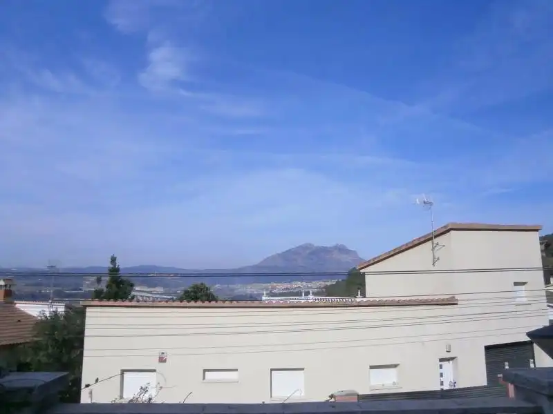 Vista exterior de Residencial en venta en Abrera