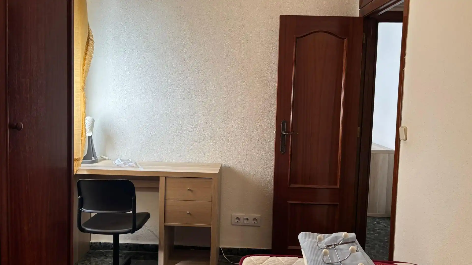 Room in Calle LOZOYA, El Plantinar – Avda. La Paz - El Juncal