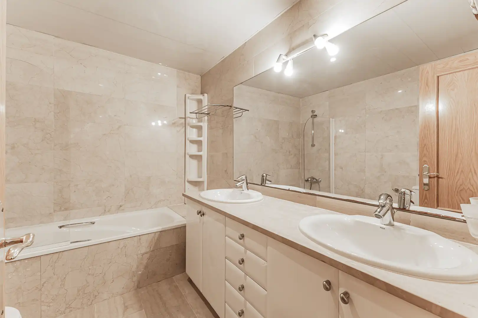 Bathroom of Duplexes for sale in Sitges  with Air Conditioner, Heating and Storage room