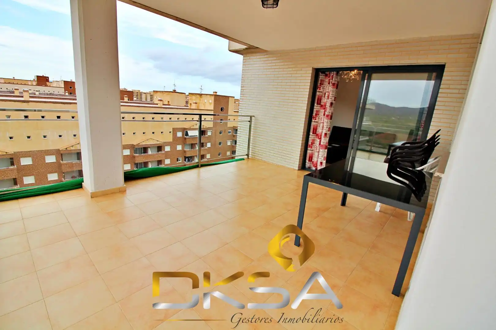 Vista exterior de Àtic en venda en Oropesa del Mar / Orpesa amb Aire condicionat, Calefacció i Jardí privat