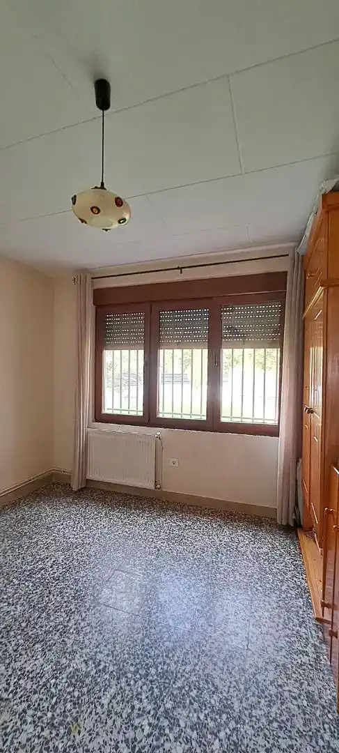 Habitación de Piso en venta en Maello con Jardín privado, Trastero y Microondas