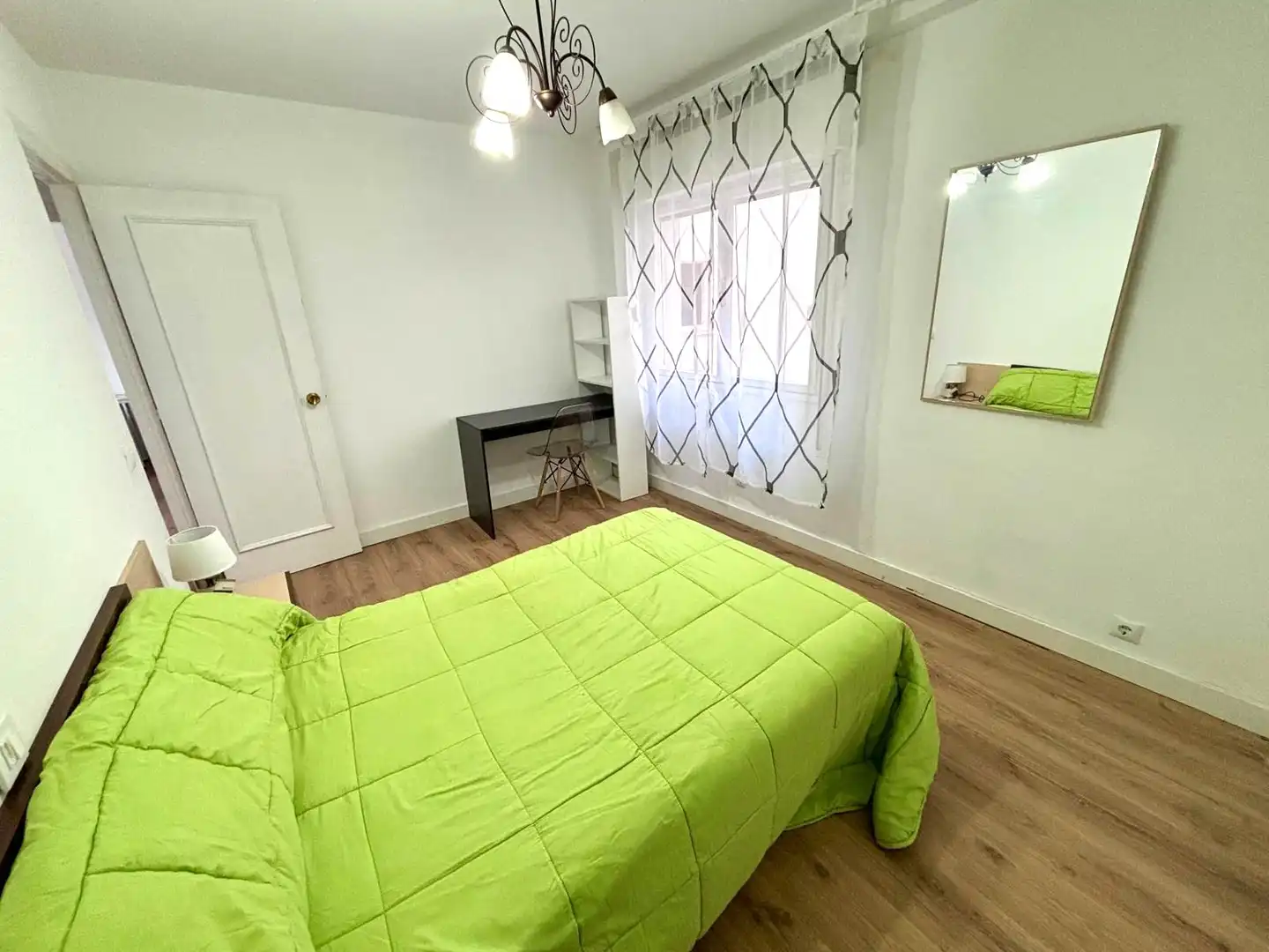 Habitación de Piso en venta en Gijón  con Calefacción, Parquet y Trastero