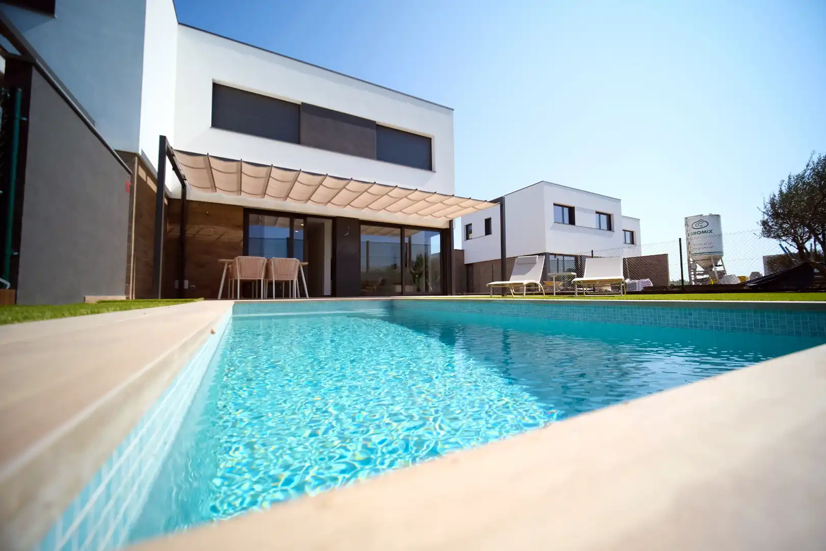Piscina de Casa o chalet en venta en Sant Pere Pescador con Aire acondicionado, Calefacción y Jardín privado