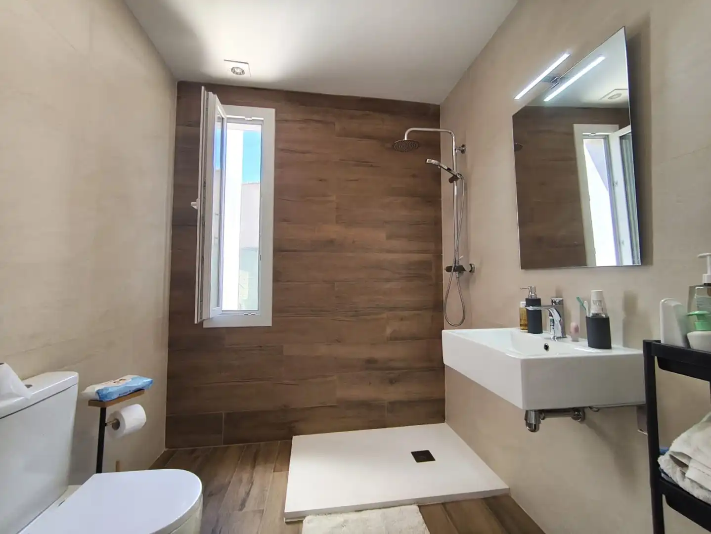Bathroom of Houses for sale in Aznalcázar  with Air Conditioner, Heating and Private garden