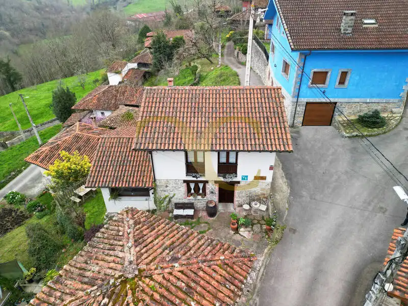 Vista exterior de Casa o xalet en venda en Cangas de Onís amb Calefacció, Jardí privat i Terrassa
