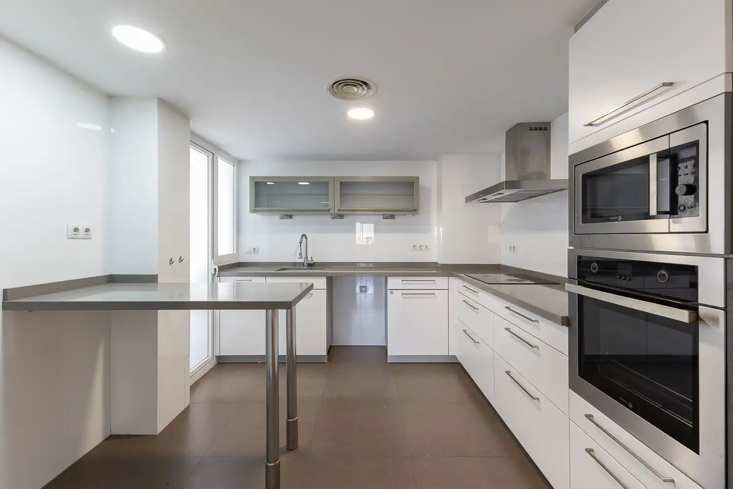 Kitchen of Flat for rent in Valencia  with Air Conditioner, Heating and Parquet flooring