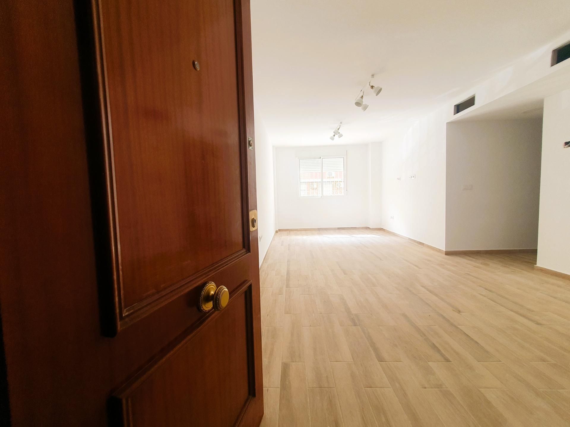 Flat to rent in  Sevilla Capital  with Air Conditioner, Heating and Alarm