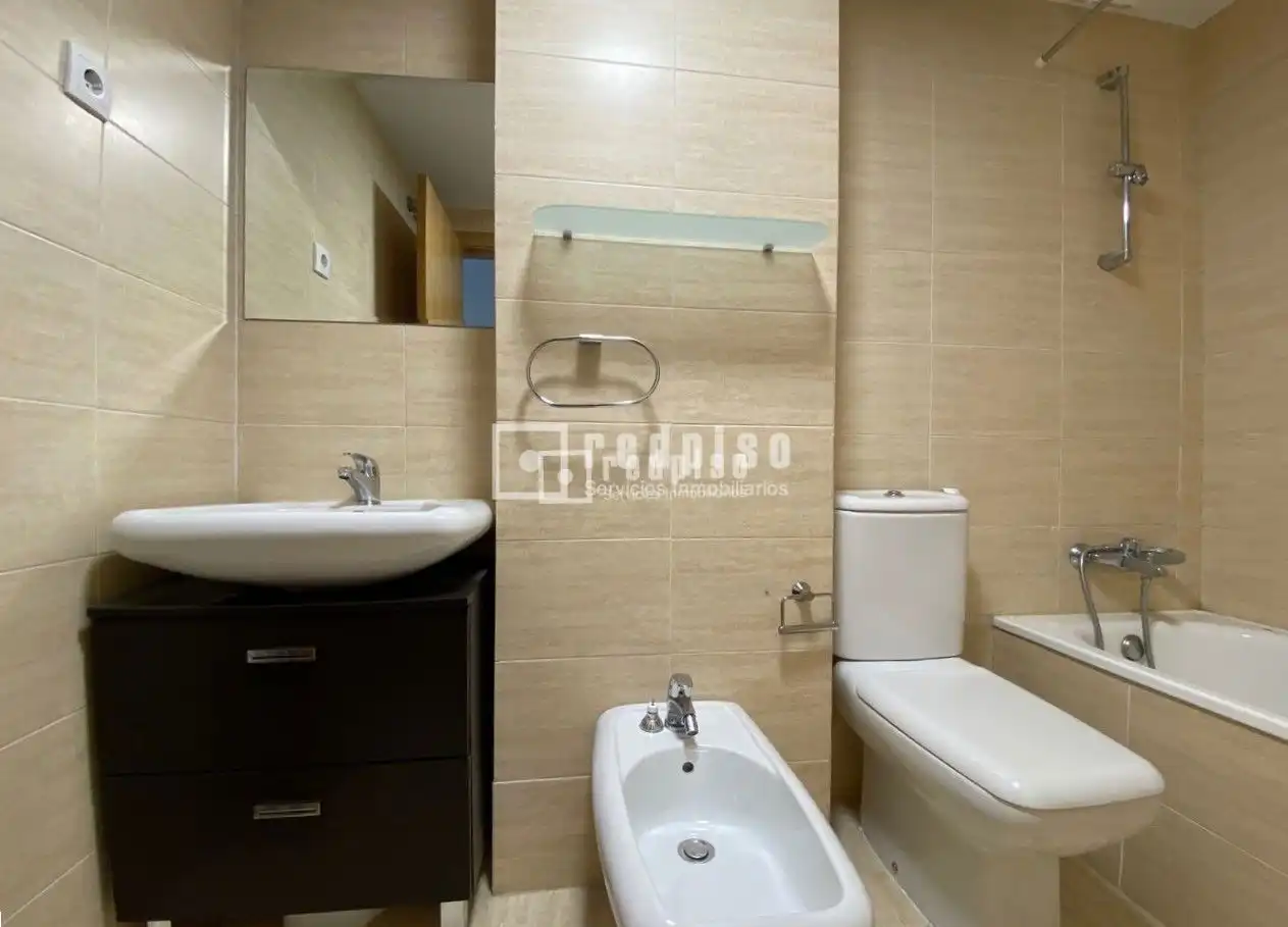 Baño de Piso de alquiler en Madrid con Aire acondicionado, Calefacción y Jardín privado