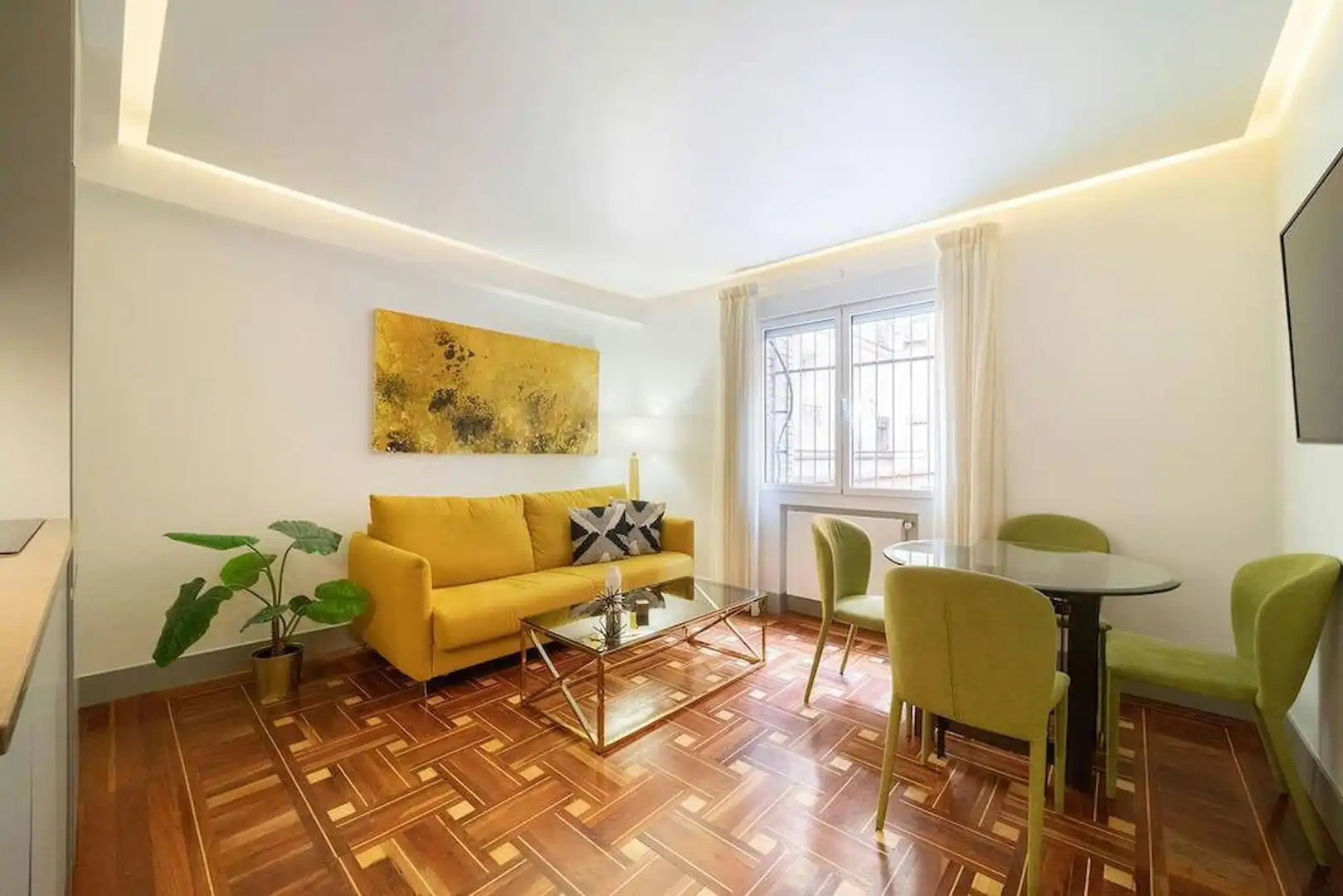 Living room of Flat for rent in Madrid  with Air Conditioner, Washing machine and TV