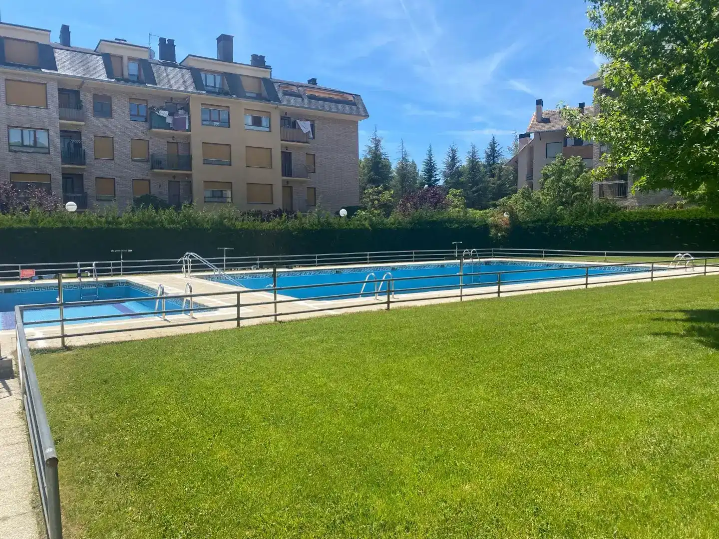 Piscina de Pis de lloguer en Jaca amb Piscina