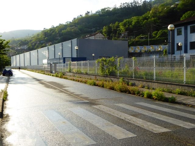 Vista exterior de Nave industrial en venta en Mieres (Asturias)