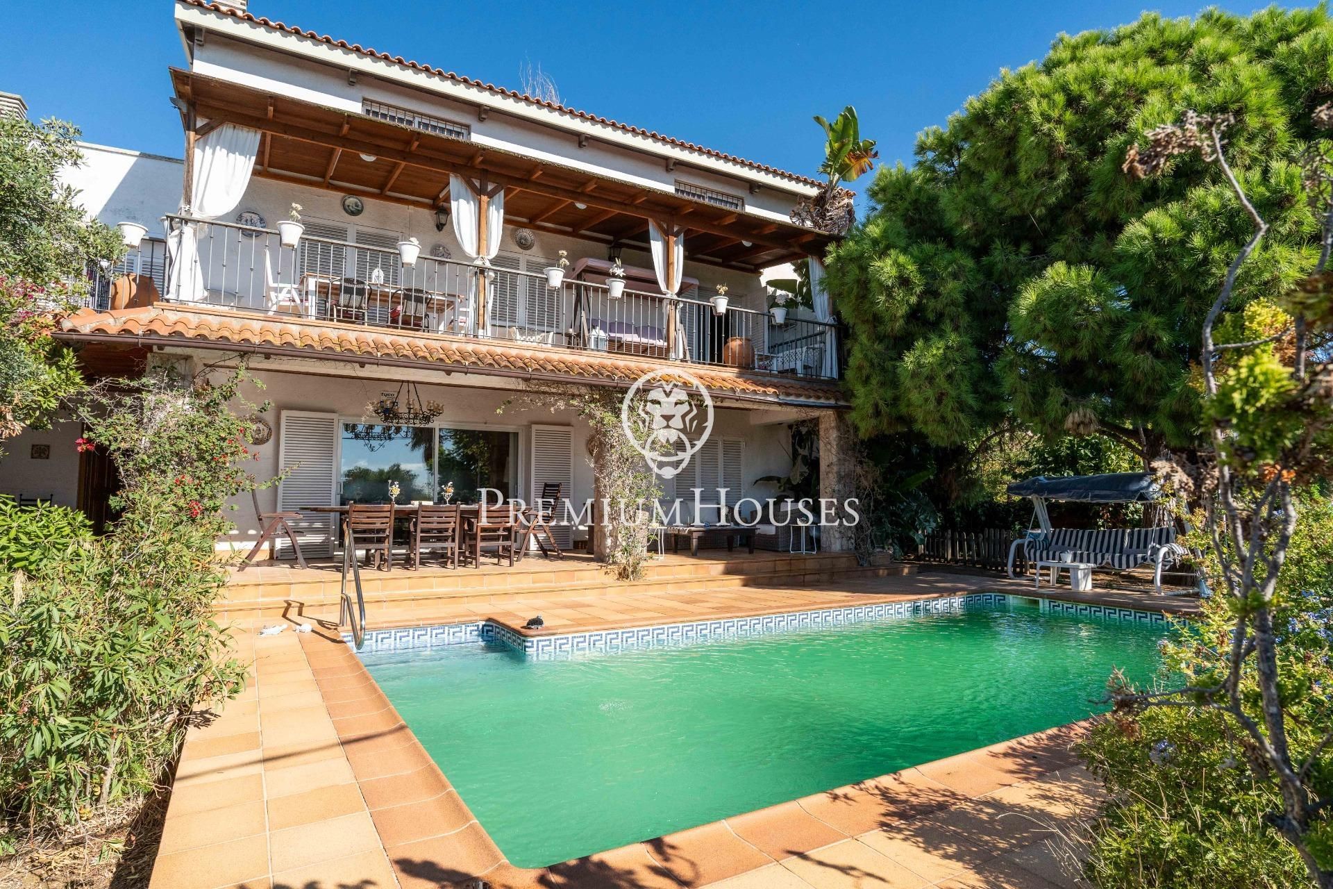 Swimming pool of House or chalet for sale in Sitges  with Air Conditioner, Heating and Private garden