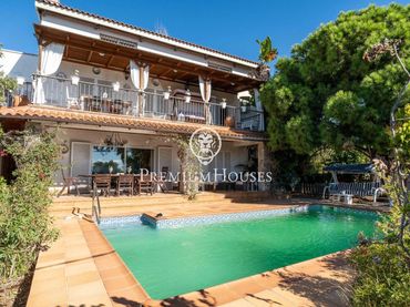 Casa amb balcó en venda a Paseo de Bartomeu Soler