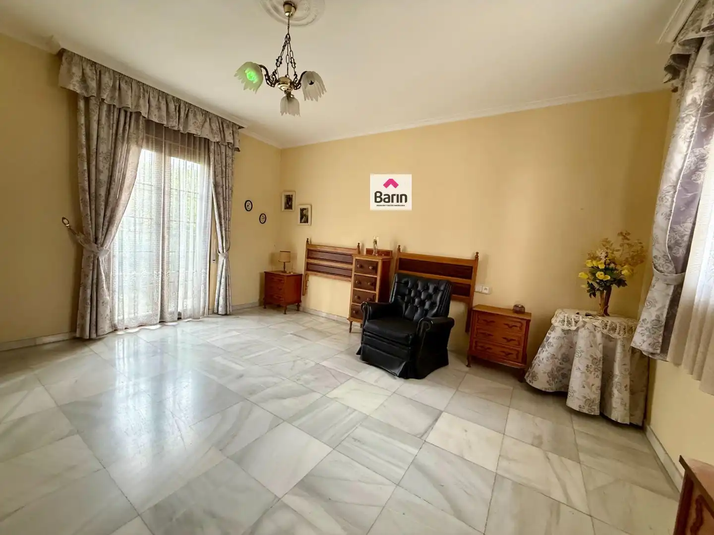 Sala d'estar de Casa o xalet en venda en Córdoba amb Jardí privat, Terrassa i Traster