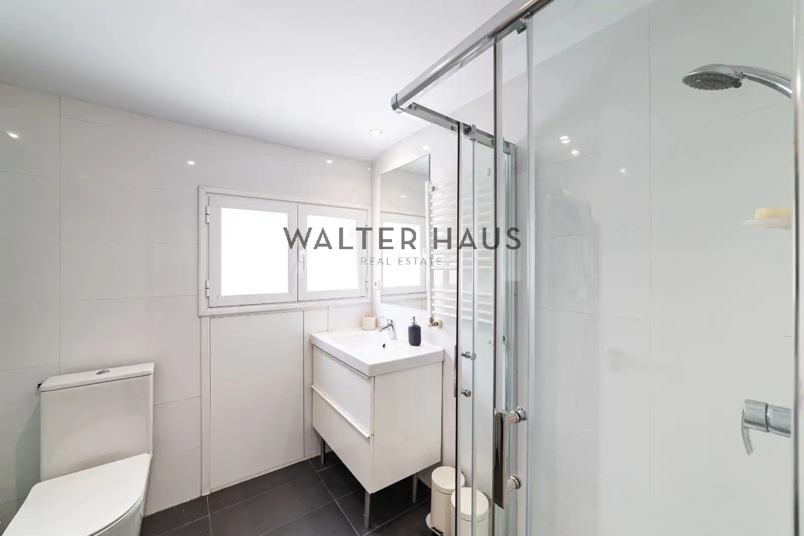 Baño de Dúplex en venta en Madrid con Aire acondicionado, Calefacción y Horno
