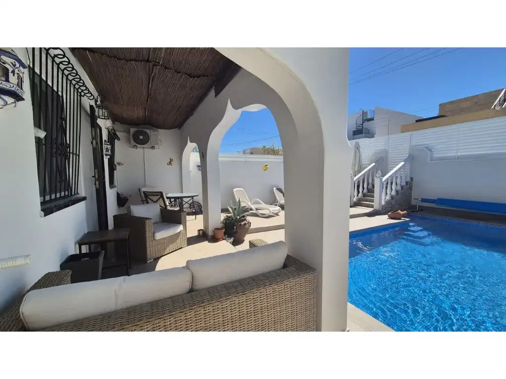 Terrassa de Casa adosada en venda en Orihuela amb Aire condicionat, Jardí privat i Piscina