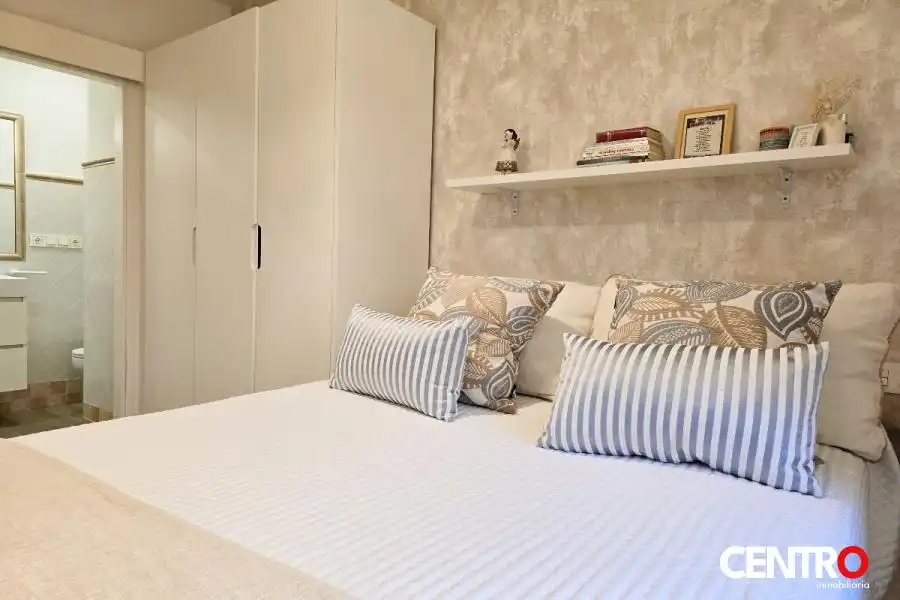 Dormitori de Apartament de lloguer en Granada amb Aire condicionat