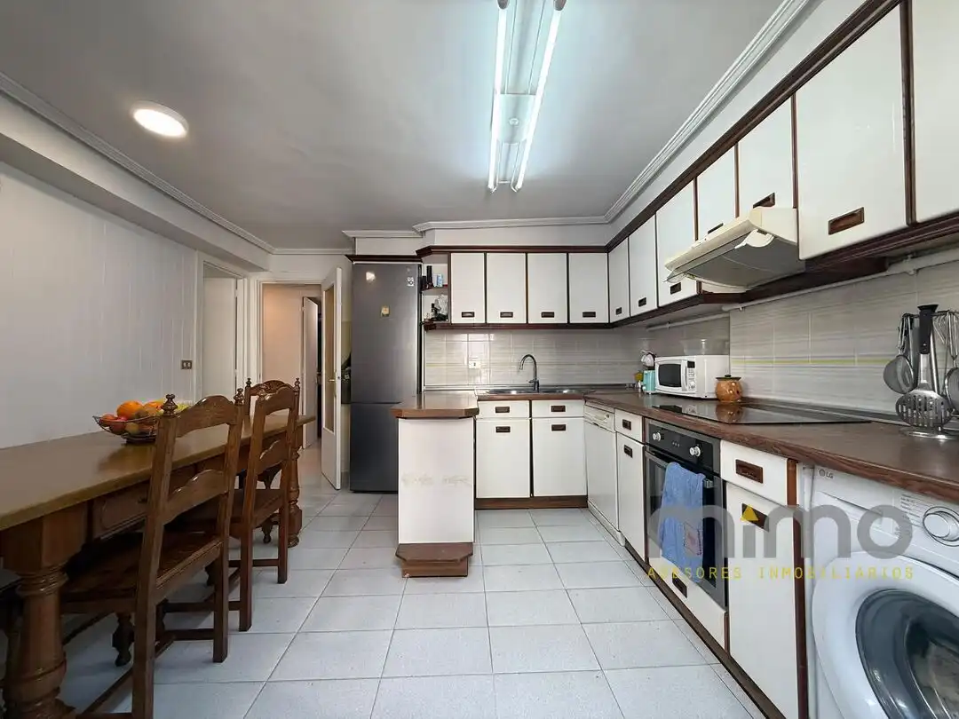 Cocina de Piso en venta en Donostia - San Sebastián  con Calefacción, Trastero y Balcón