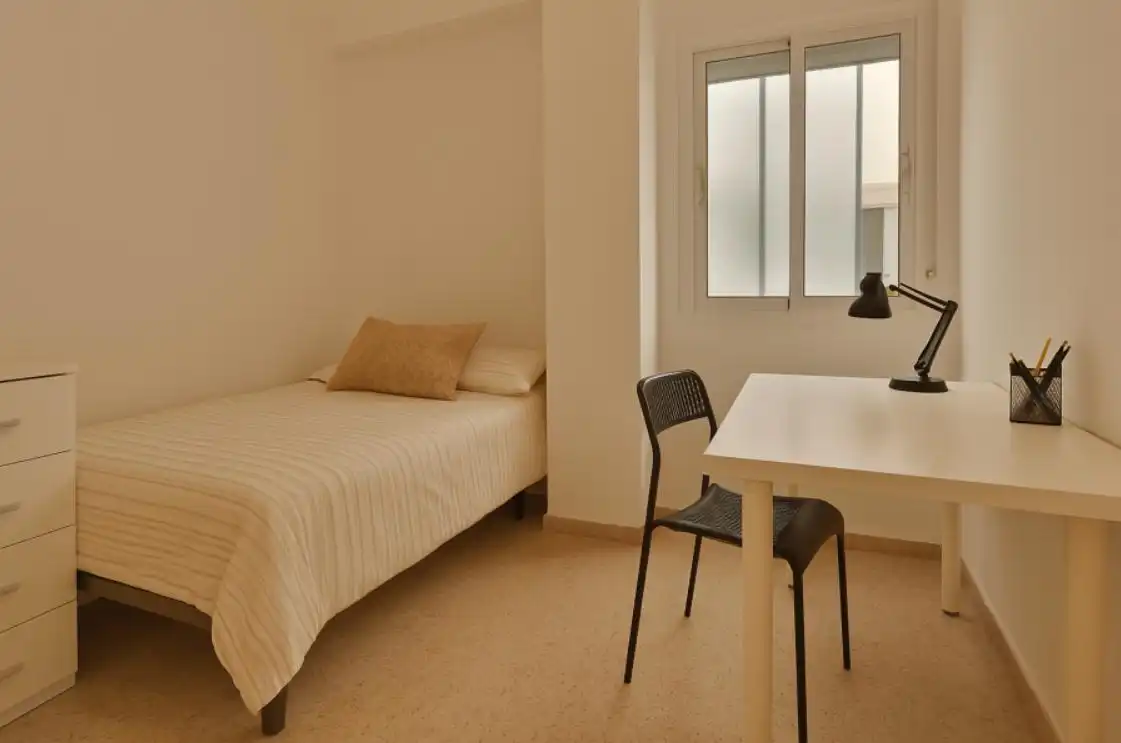 Schlafzimmer von Wohnung zur Miete in Valencia mit Möbliert