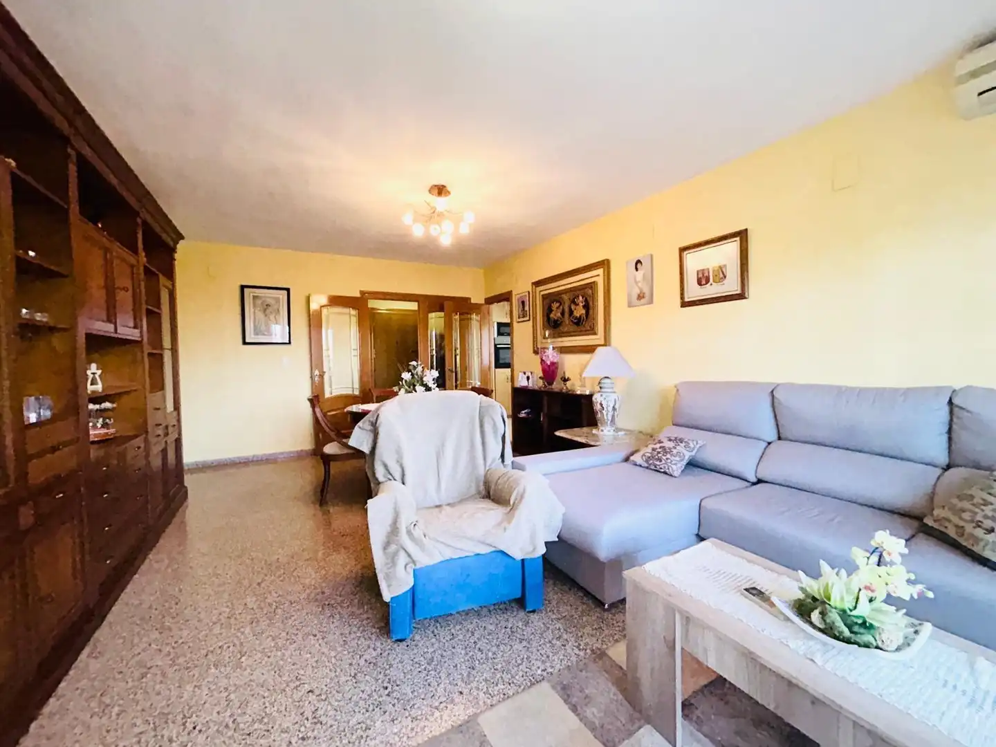 Sala d'estar de Pis en venda en Alicante / Alacant amb Aire condicionat, Jardí privat i Moblat