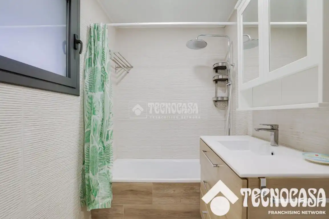 Baño de Casa adosada en venta en Viladecans con Aire acondicionado, Calefacción y Terraza