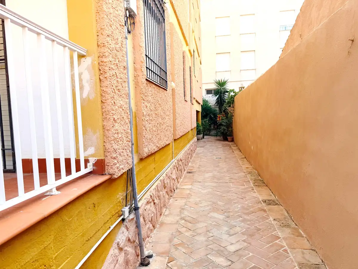 Vista exterior de Pis de lloguer en Almuñécar amb Moblat