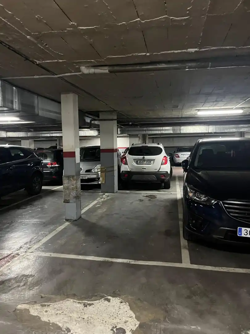Parkplatz von Garage zur Miete in Madrid mit Alarm