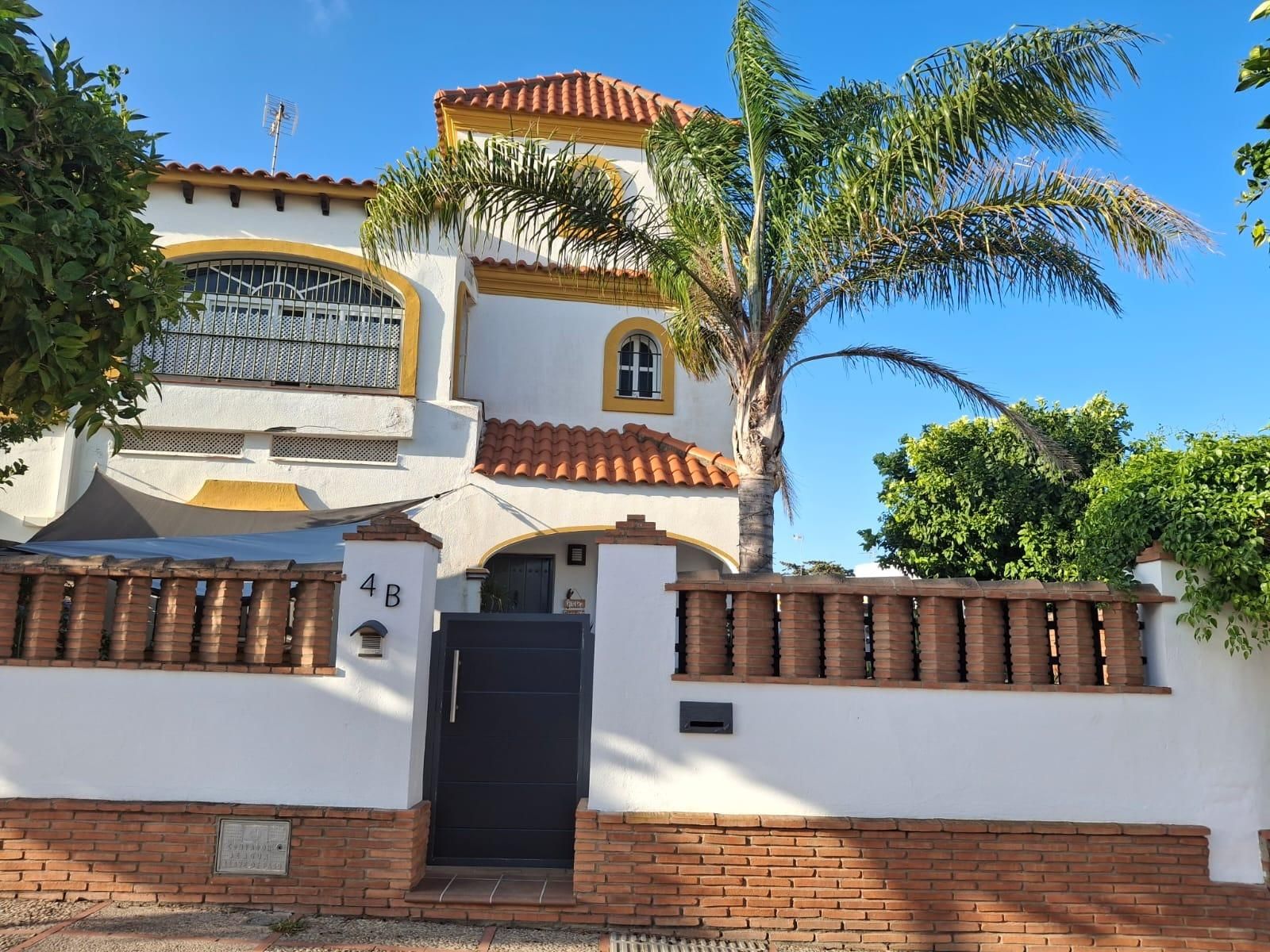 Vista exterior de Casa adosada en venda en San Bartolomé de Tirajana amb Aire condicionat, Jardí privat i Terrassa