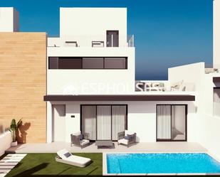 Vista exterior de Casa adosada en venda en Orihuela amb Terrassa, Piscina i Balcó