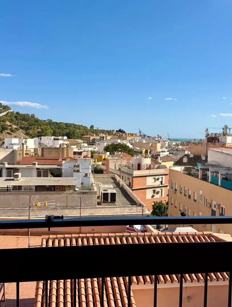 Vista exterior de Pis en venda en Málaga amb Aire condicionat i Terrassa