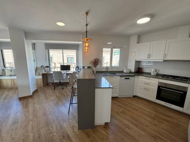 Apartamento en Alquiler en Cort