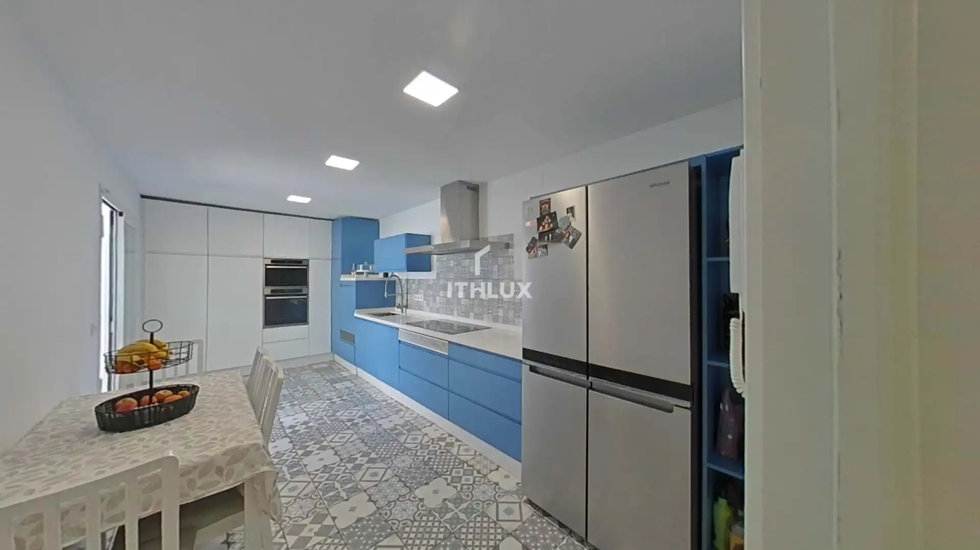 Kitchen of Detached homes for sale in Sevilla  with Air Conditioner, Terrace and Storage room