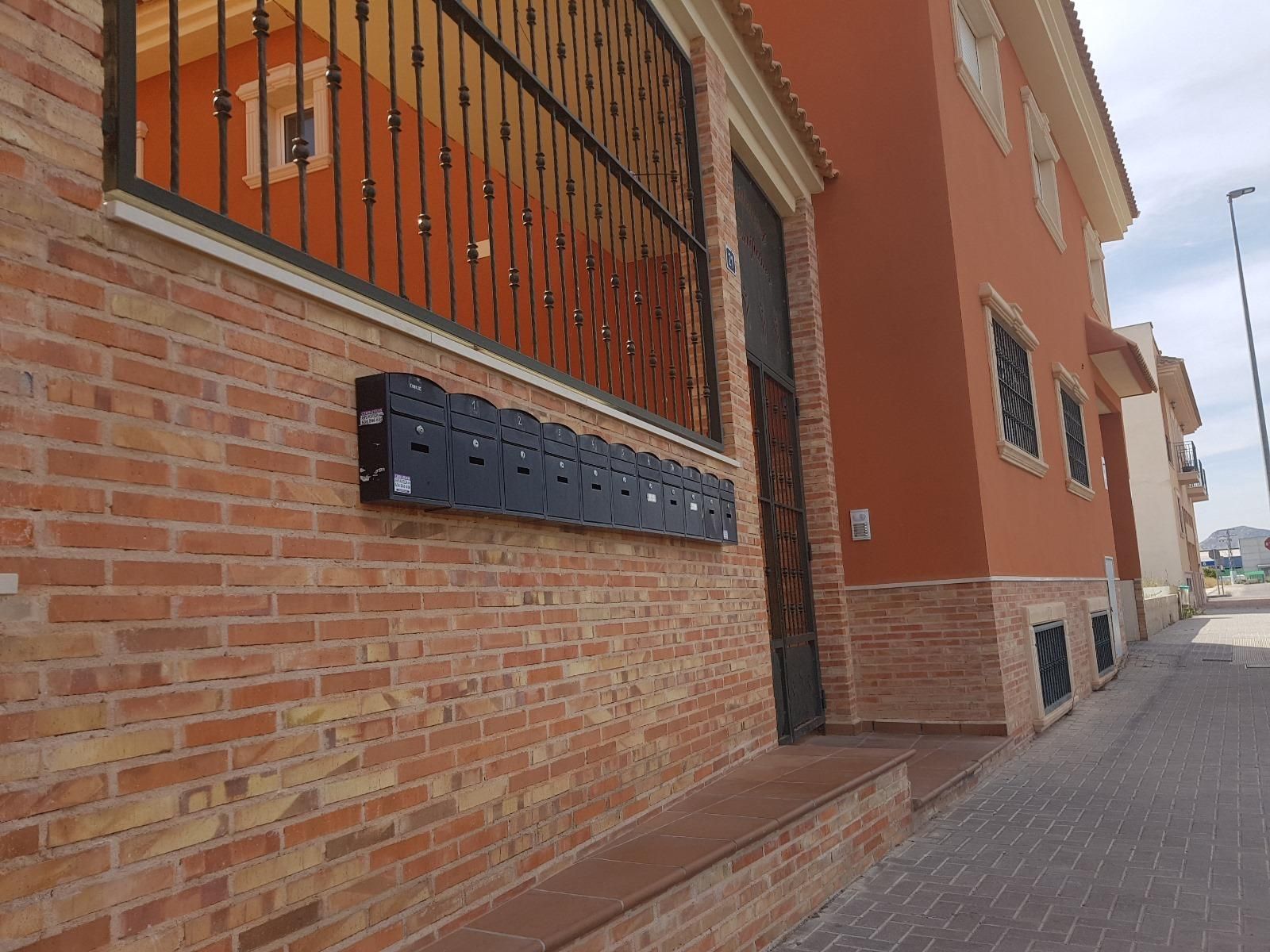 Vista exterior de Casa adosada en venda en Aspe amb Terrassa