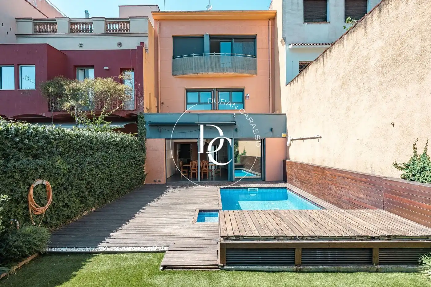 Vista exterior de Casa o xalet de lloguer en Barcelona amb Aire condicionat, Calefacció i Jardí privat